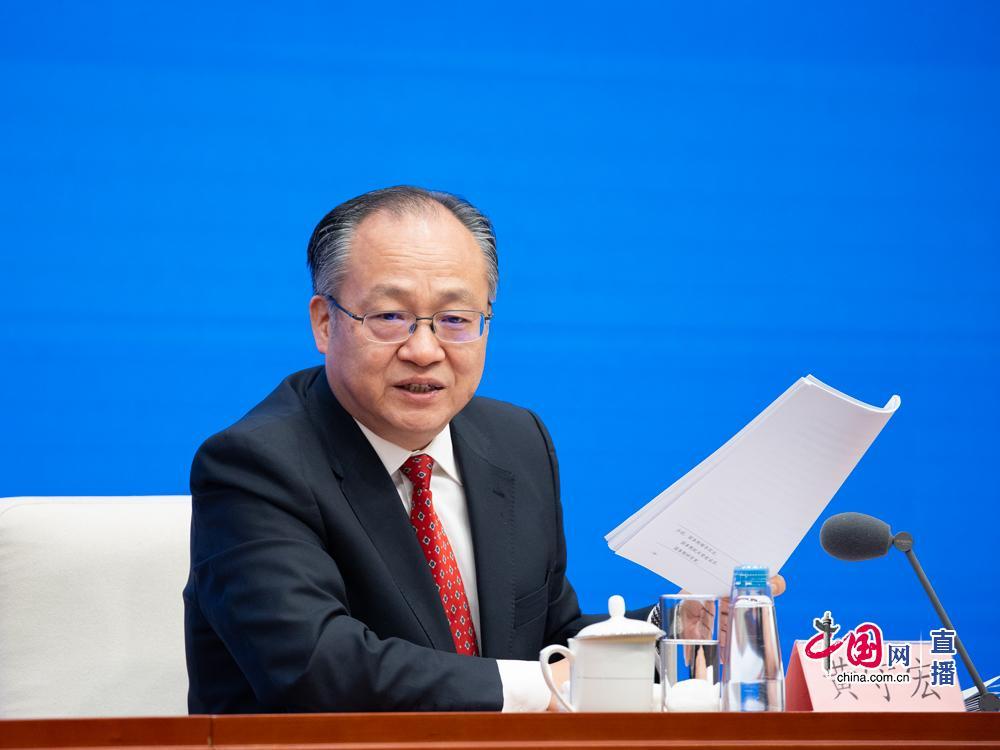黄守宏：去年中国经济发展既有量的增长，也有质的提升，还有无形的积极向好的变化
