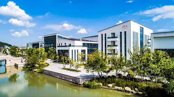科技进步使得“生活”退步，天眼查数据显示5.04%的相关企业曾出现经营异常